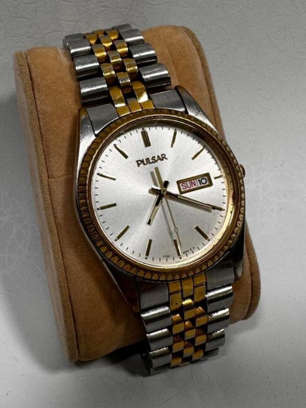 VINTAGE PULSAR BY SEIKO DAY DATE TWO TONE JUBILEE WATCH V733-X066